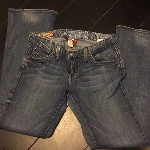 Cute pattern on the back pocket Lucky jeans